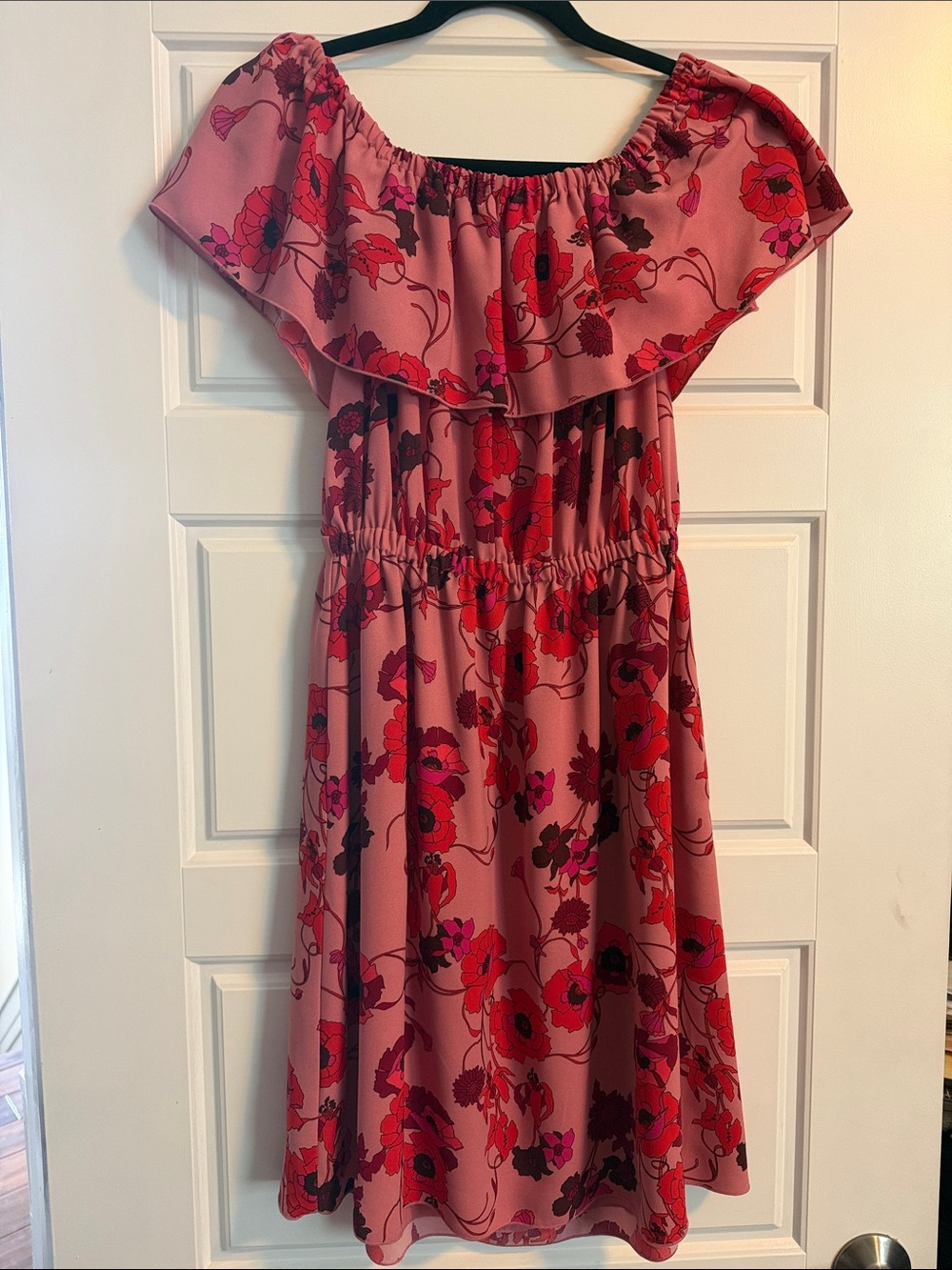 Wilfred Pink Off-Shoulder Floral Mini Dress with Red Blooms